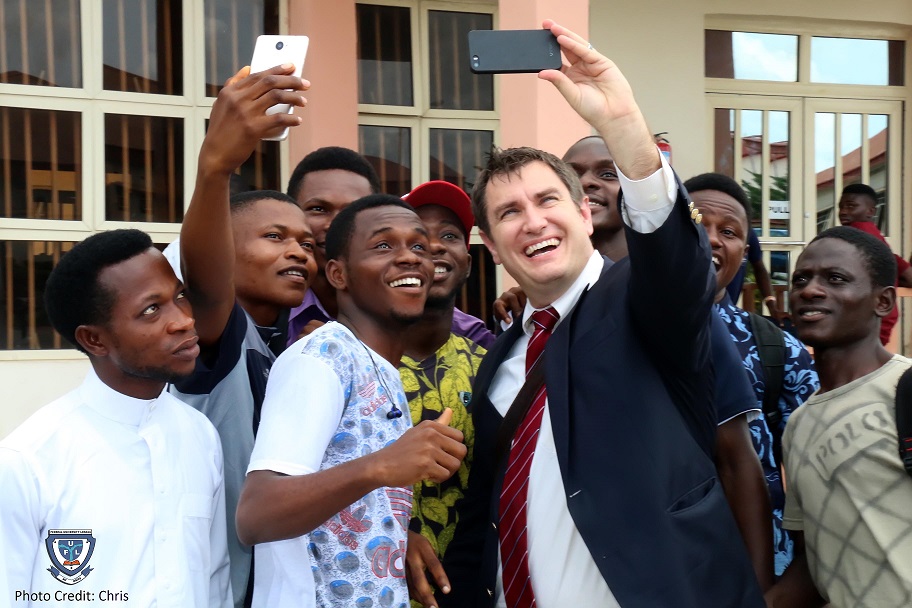 Picture of Mr. Laurence J. Socha, Cultural Affairs Officer of the United States Embassy and Consulate in Nigeria taking a selfie with some students after the interactive session held on May 9, 2018